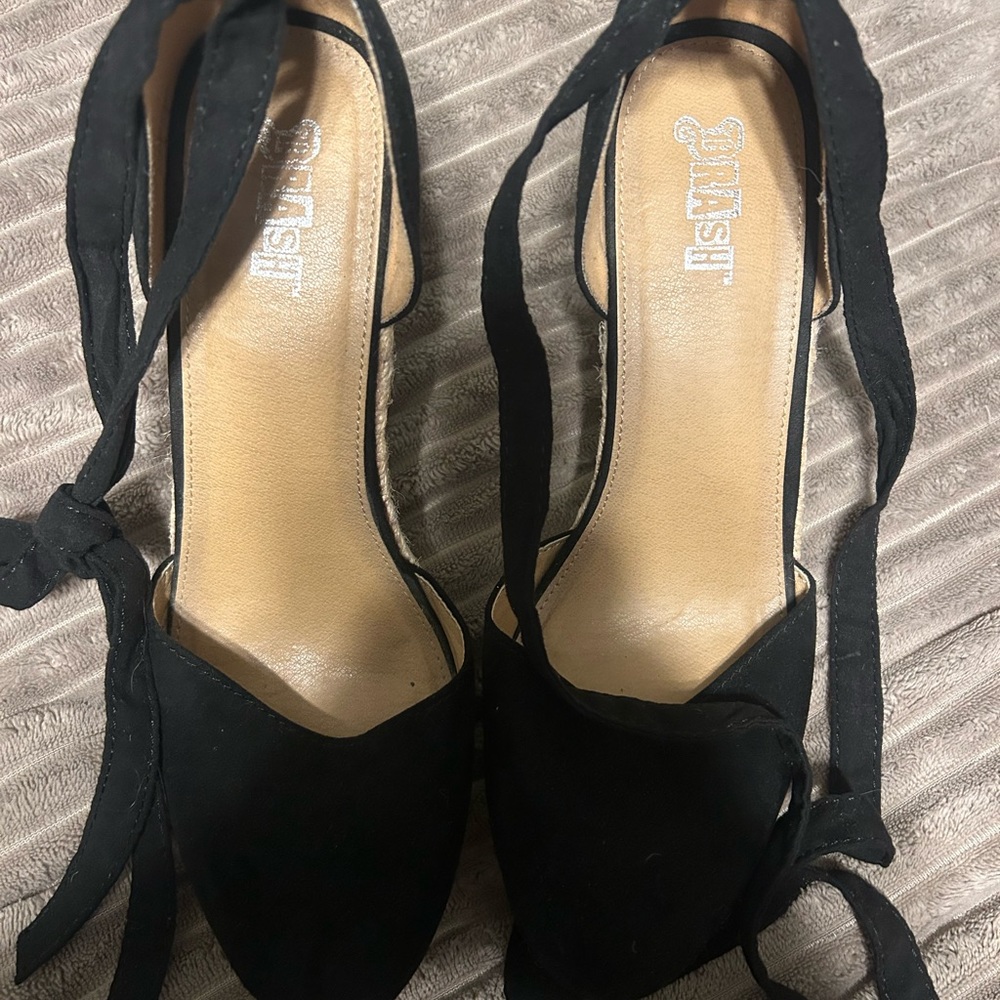 Brash Women’s Black Faux Suede Platform Pumps